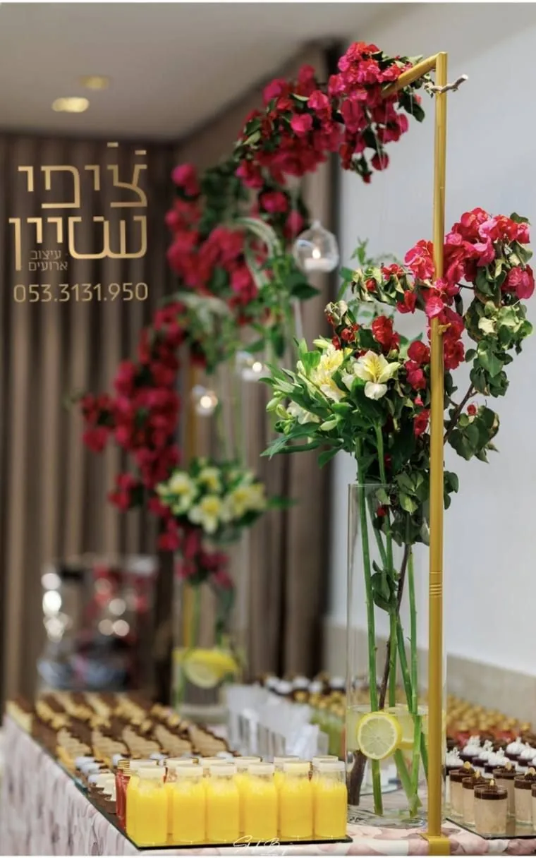 בר פרחוני עם קשת בוגנוויליה — עיצוב אירועים מאת ציפי שטיין