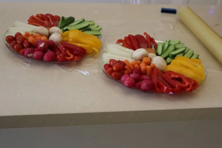 מגש פירות יוקרתי על בסיס זהב